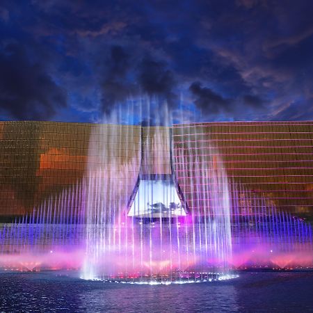 Okada Manila Hotel Pasay Exterior foto Fountain of the Americas