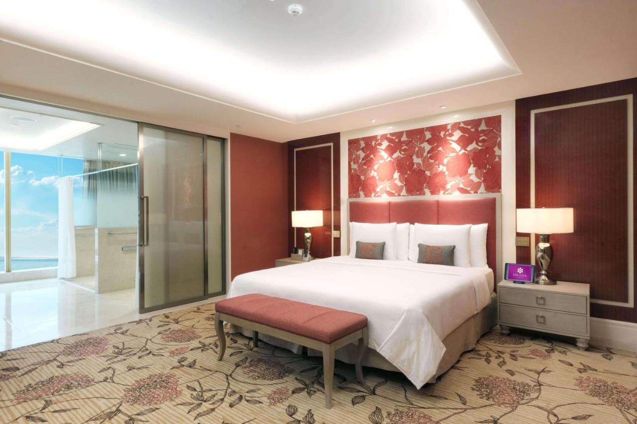 Okada Manila Hotel Pasay Exterior foto A bedroom at the hotel