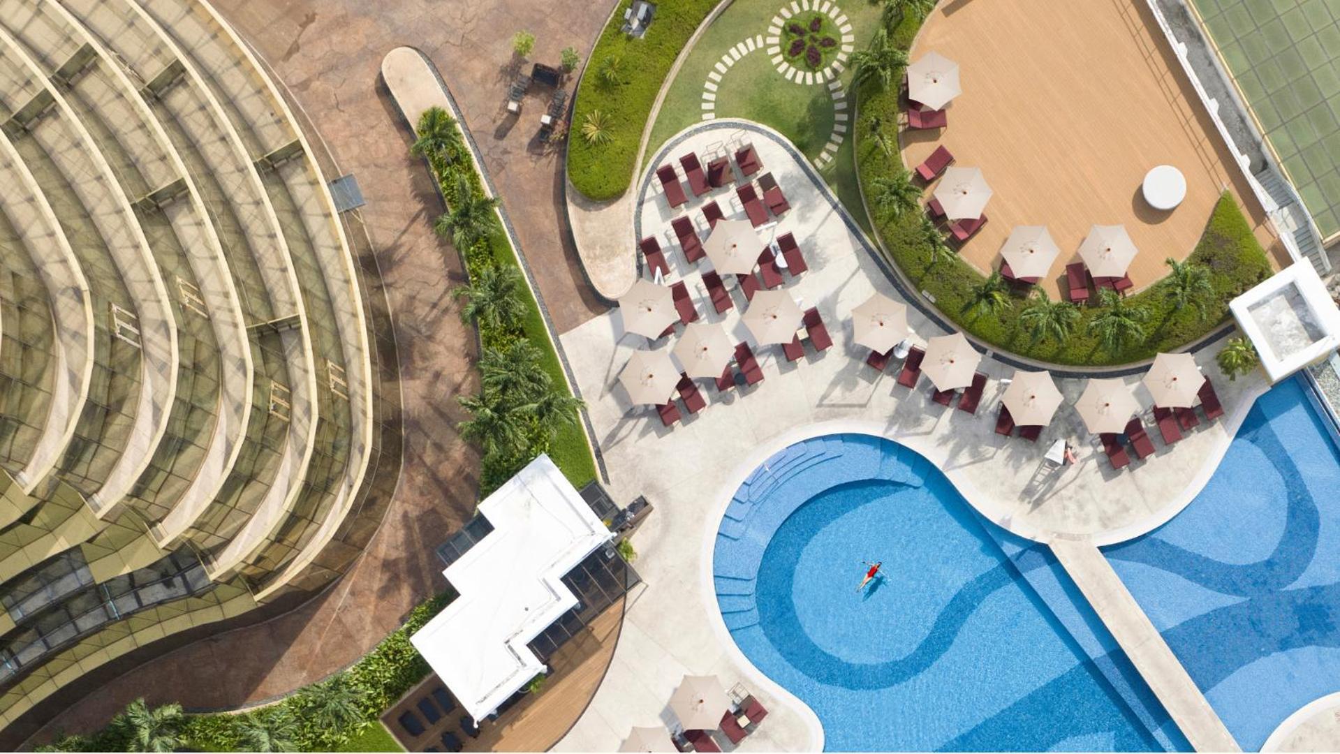 Okada Manila Hotel Pasay Exterior foto Aerial view of the pool
