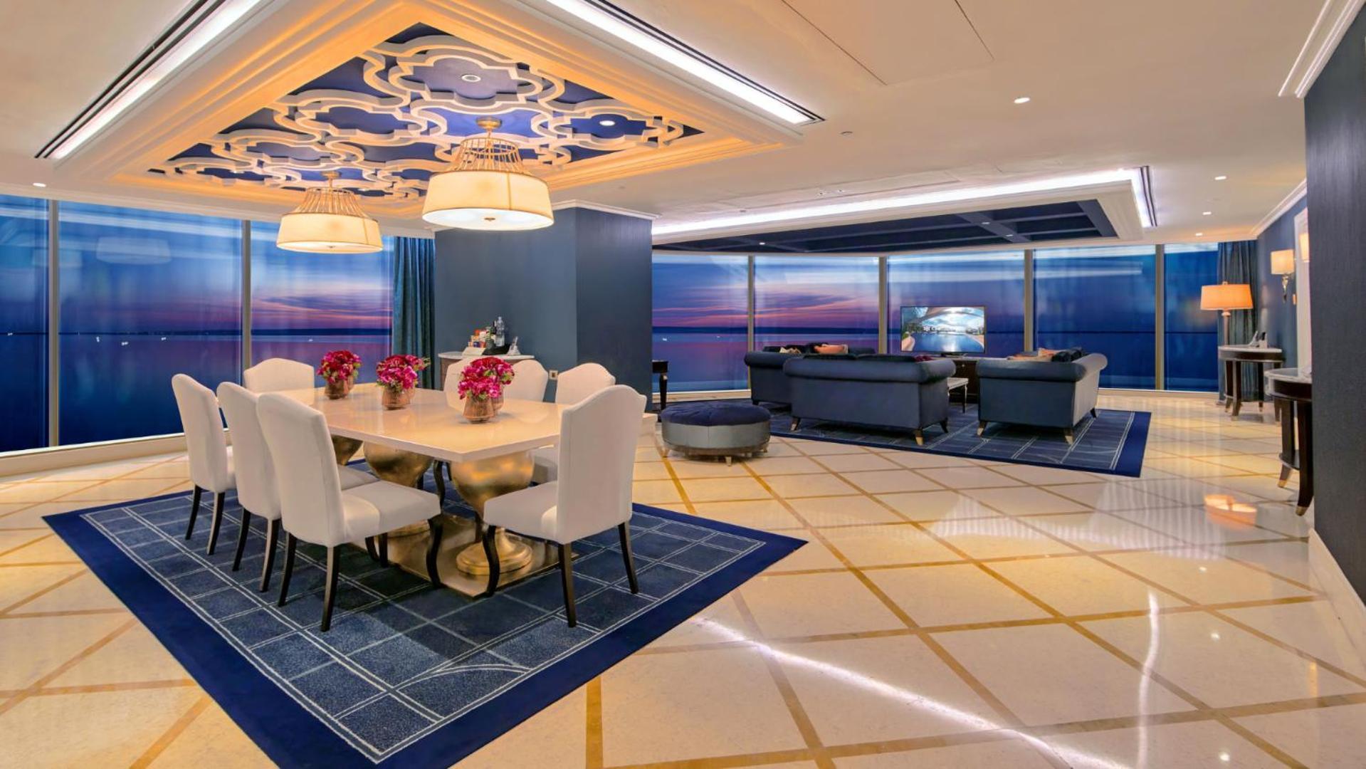 Okada Manila Hotel Pasay Exterior foto The interior of the 10000-square-foot (930 m2) presidential suite at the Atlantis Paradise Island resort.