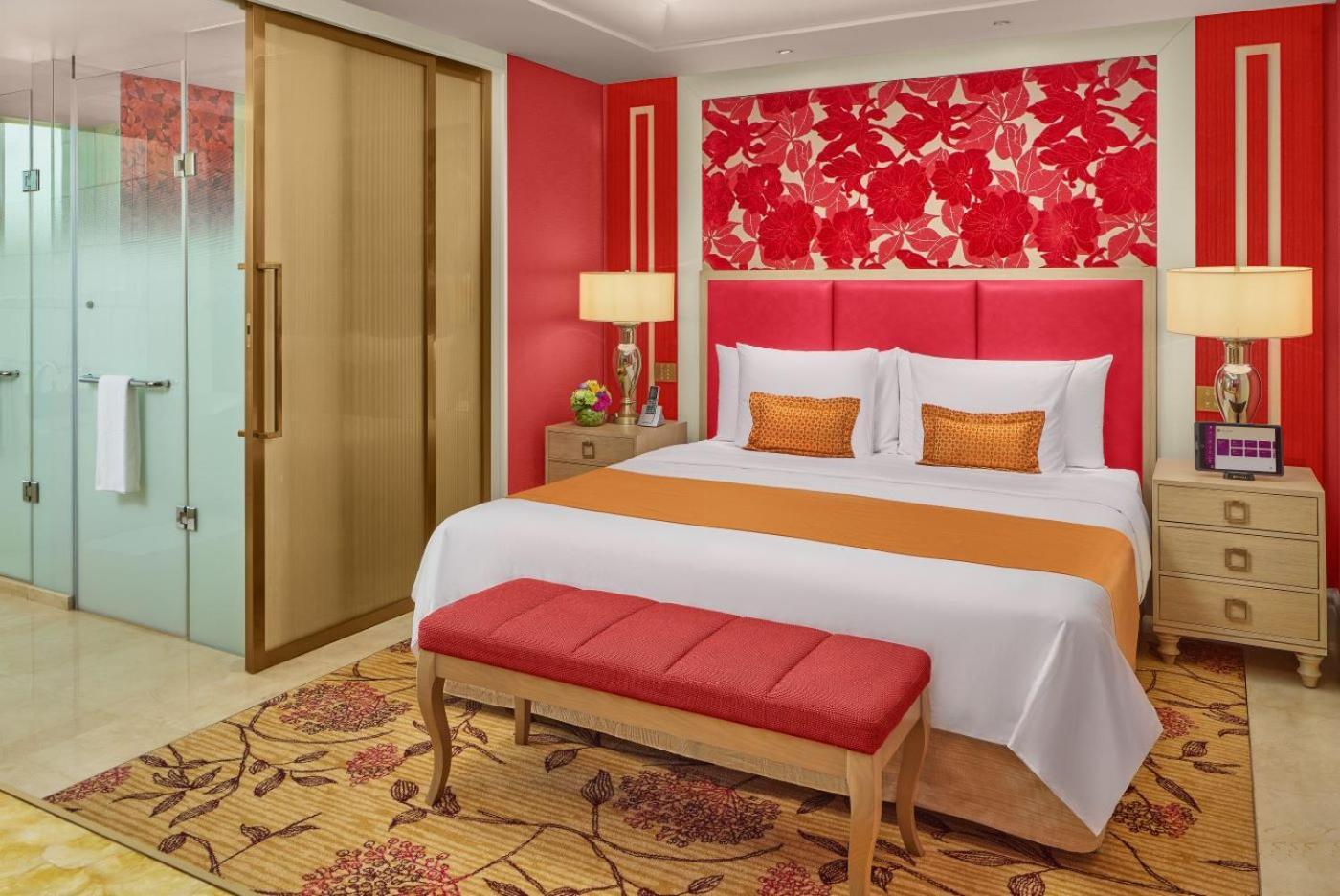 Okada Manila Hotel Pasay Exterior foto A bedroom at the hotel