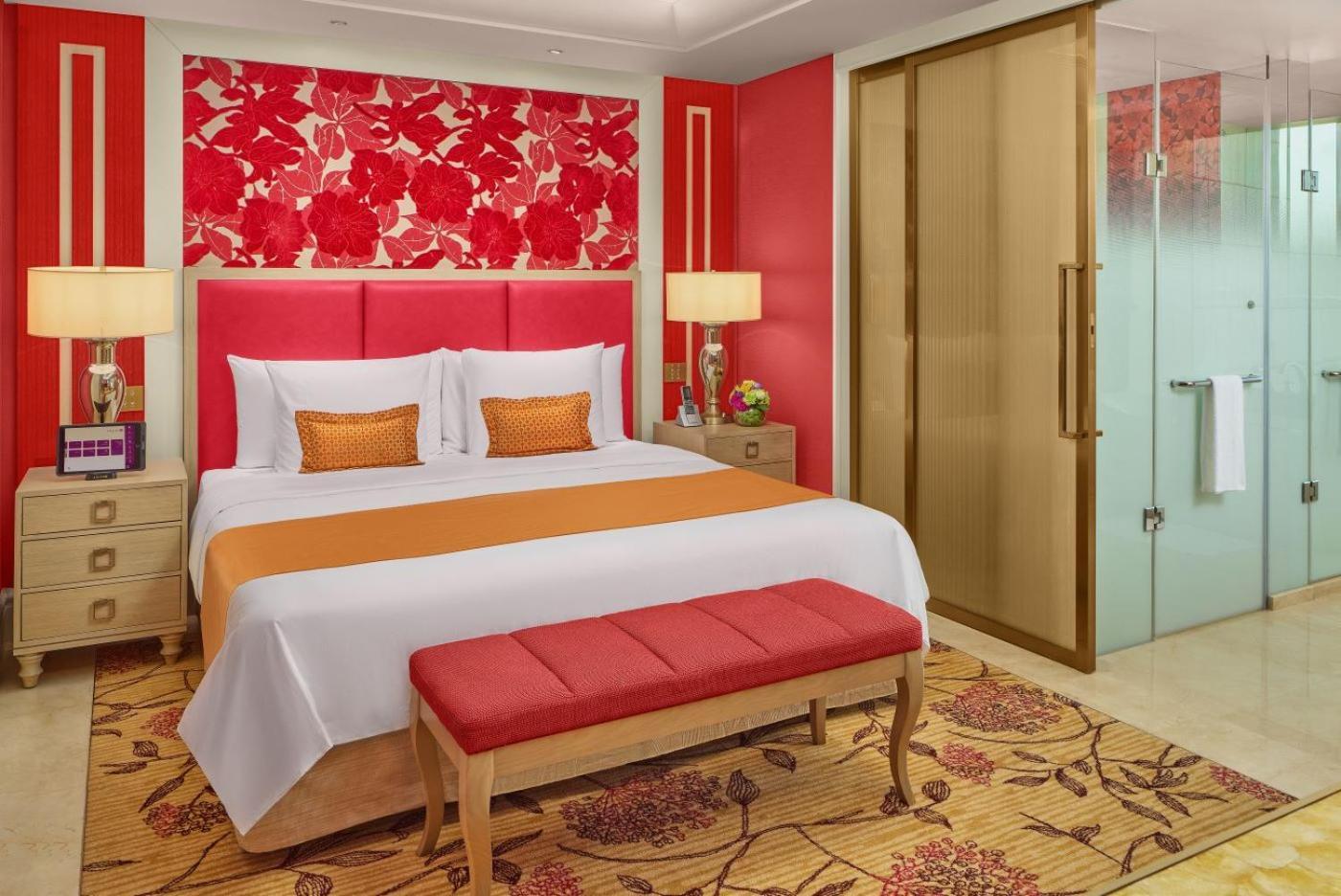 Okada Manila Hotel Pasay Exterior foto A bedroom at the Taj Bengal
