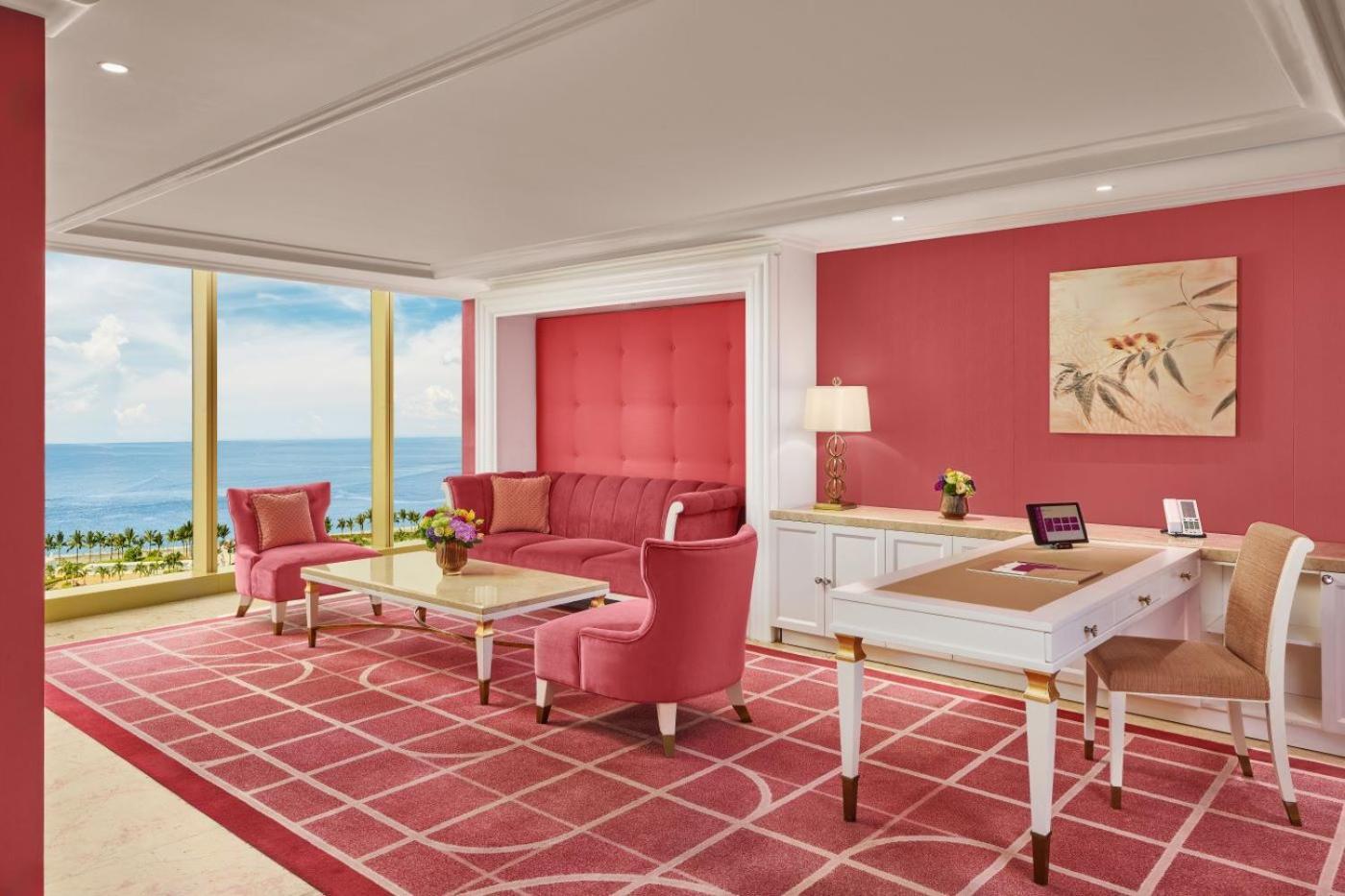 Okada Manila Hotel Pasay Exterior foto A suite at the Atlantis Paradise Island
